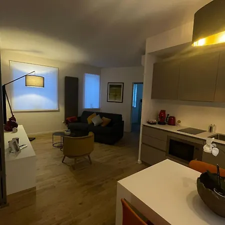 Otto House Short With Style