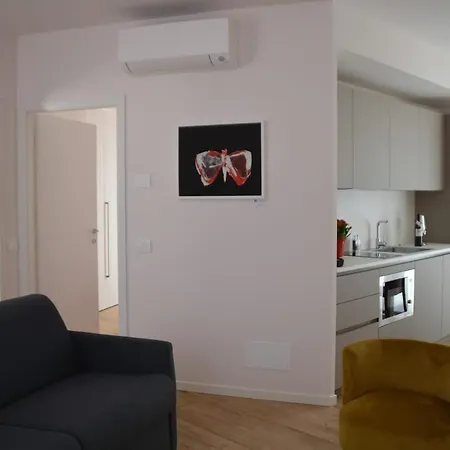 Otto House Short With Style